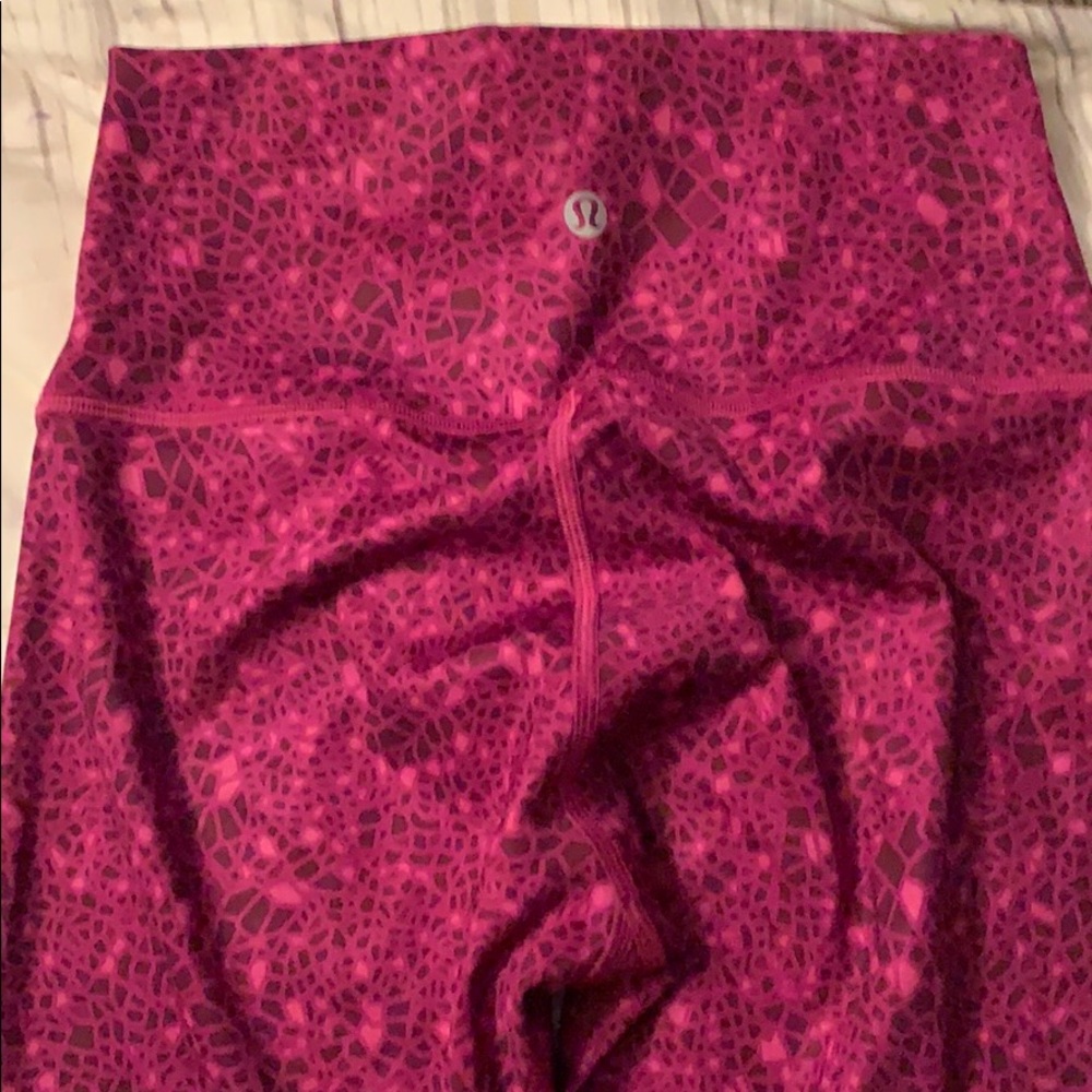 Lululemon workout pants. 🔥